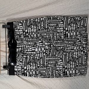 Worthington geometric pencil skirt Size 6